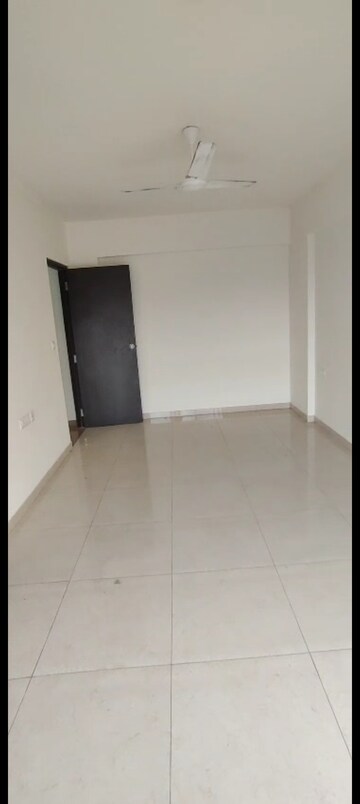 Room in 1 BHK Apartment at Mahindra Vicino, Andheri East – for Rent