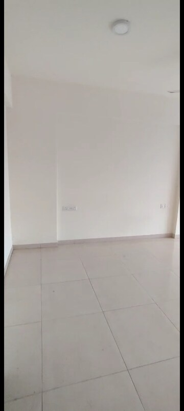 Room in 1 BHK Apartment at Mahindra Vicino, Andheri East – for Rent