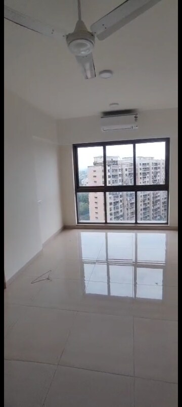 Room in 1 BHK Apartment at Mahindra Vicino, Andheri East – for Rent