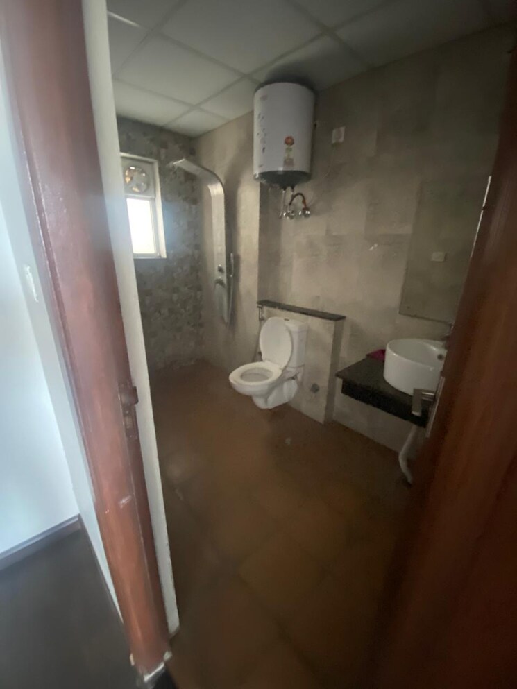 Bathroom, sushma-chandigarh-grande 3 Bedroom 1885 Sq.Ft. Apartment In Lohgarh Zirakpur 9162559