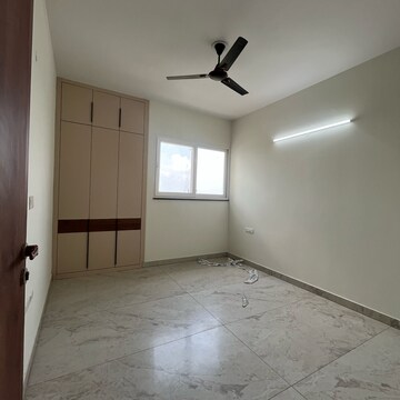 Room in 3 BHK Apartment at Malwa Escon Primera, International Airport Road – for Rent