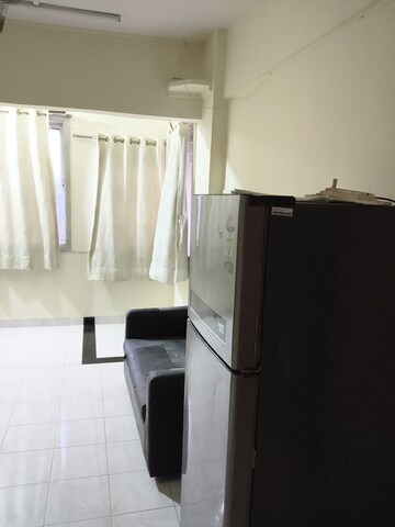 Master Bedroom in 1.5 BHK Apartment at Vile Parle West – for Rent