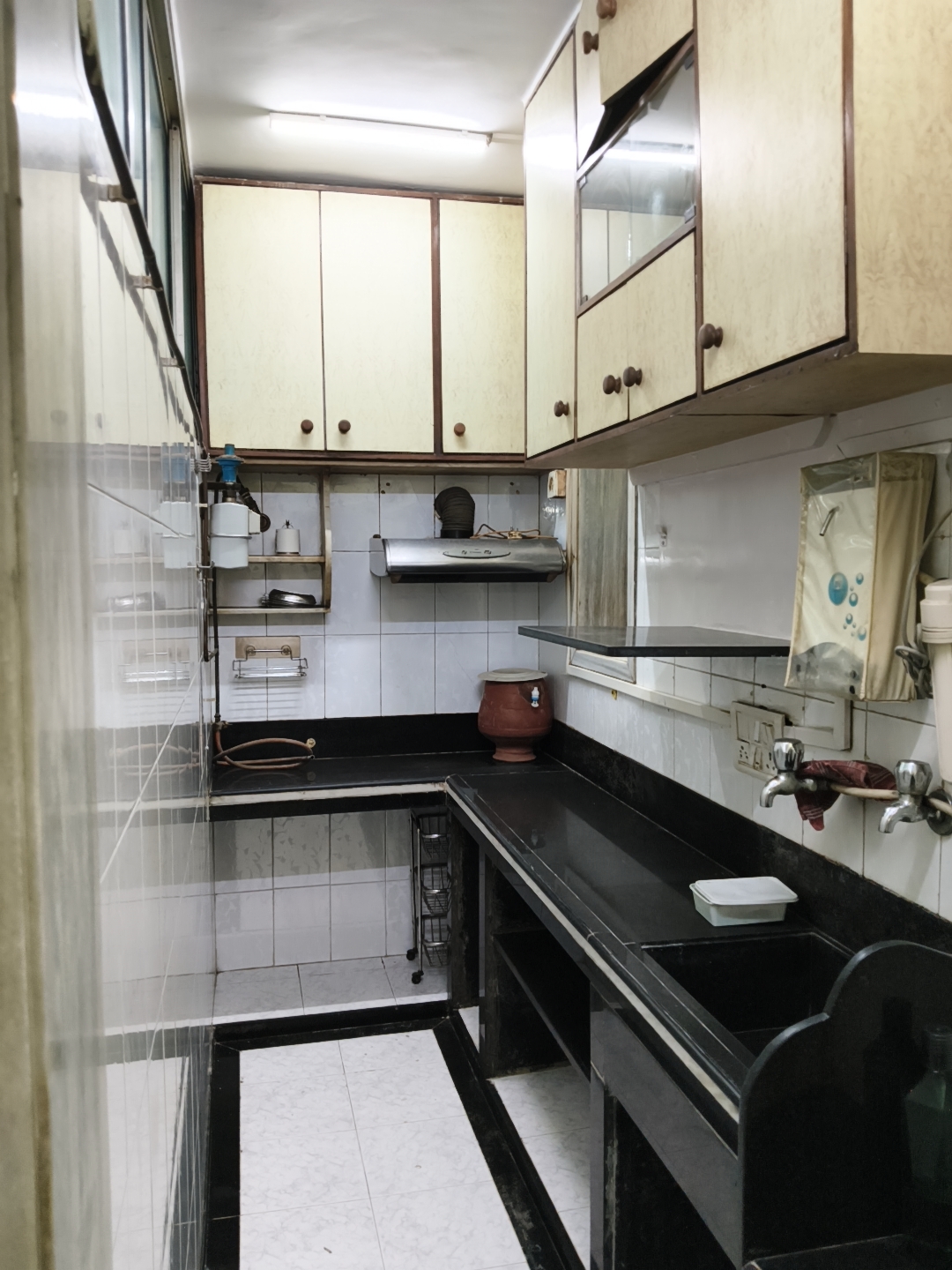 1.5 BHK Apartment For Rent in Dadabhai Road