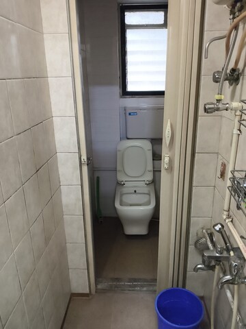Bathroom in 1.5 BHK Apartment at Vile Parle West – for Rent