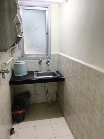 Bathroom in 1.5 BHK Apartment at Vile Parle West – for Rent