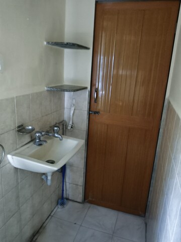 Bathroom in 1.5 BHK Apartment at Vile Parle West – for Rent