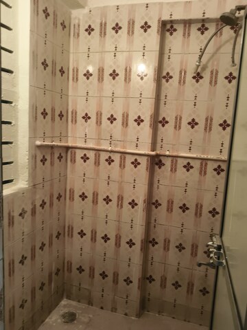 Bathroom in 1 RK Apartment at Vile Parle West – for Rent