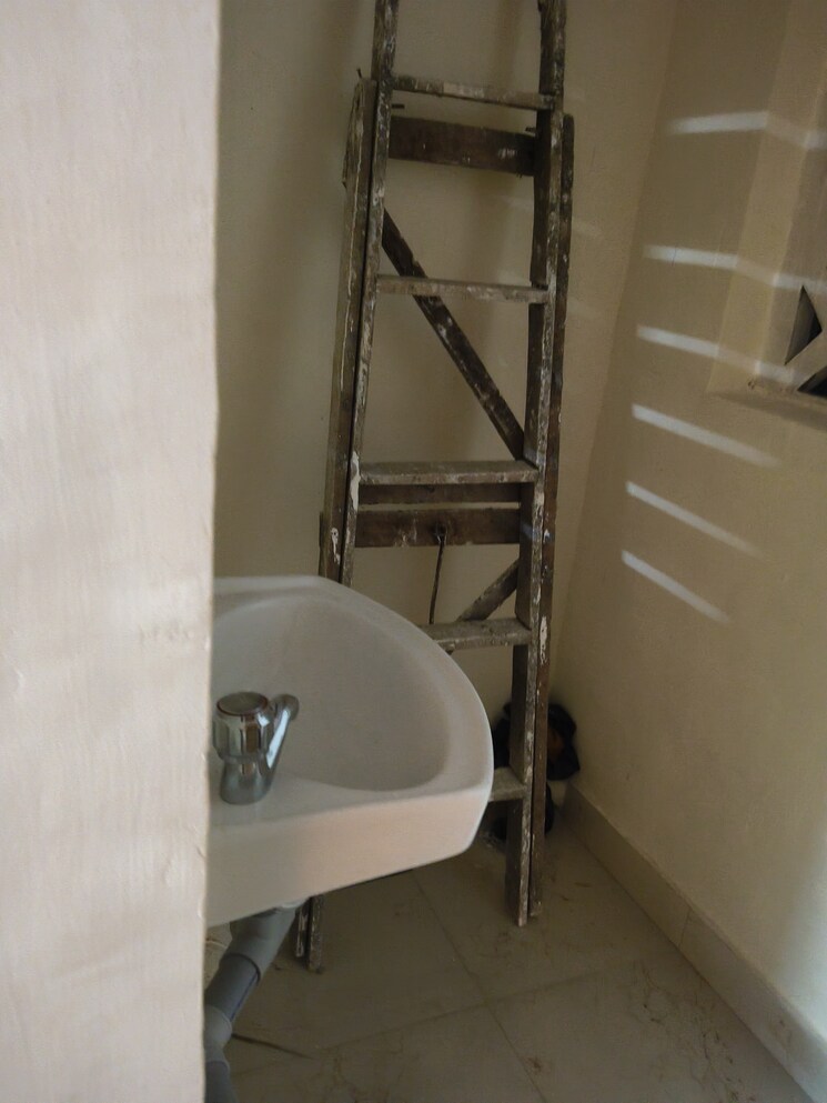Attached Bathroom, vile parle west 1 RK 300 Sq.Ft. Apartment In Vile Parle West Mumbai 9162654