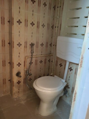Bathroom in 1 RK Apartment at Vile Parle West – for Rent