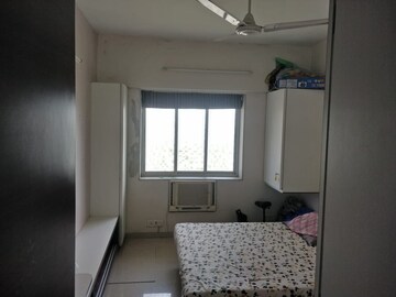 Room in 2 BHK Apartment at Tardeo – for Rent