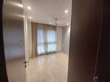 Room in 2 BHK Apartment at Hiranandani Highland, Powai – for Sale