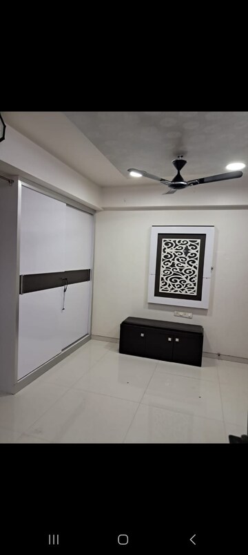Furnished Amenities in 1 BHK Apartment at Panom Park, Vile Parle East – for Sale