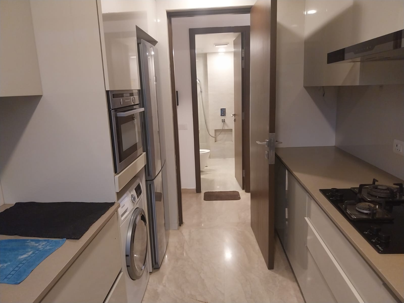 2 BHK Apartment For Sale in Hiranandani Highland