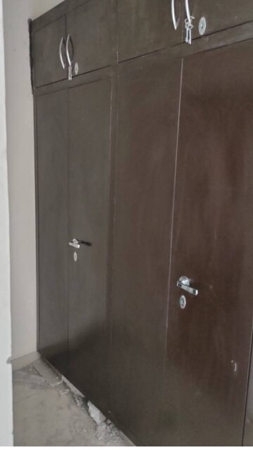 Furnished Amenities in 3 BHK Apartment at Panchsheel Greens II, Sector 16 Greater Noida – for Rent
