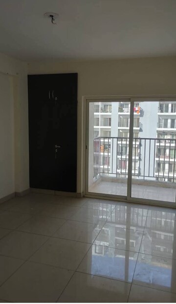 Room in 3 BHK Apartment at Panchsheel Greens II, Sector 16 Greater Noida – for Rent