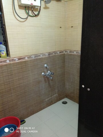 Furnished Amenities in 2 BHK Apartment at Daulat Nagar, Anand Nagar – for Rent