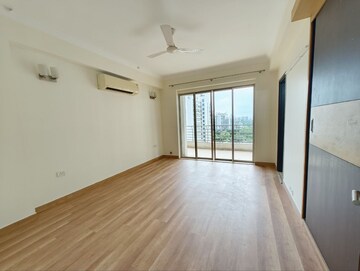 Room in 4 BHK Apartment at Parsvnath Exotica, Sector 53 – for Rent