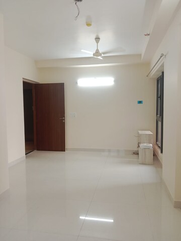 Room in 3 BHK Apartment at Merlin The One, Tollygunge – for Rent