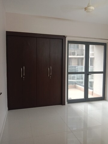 Room in 3 BHK Apartment at Merlin The One, Tollygunge – for Rent