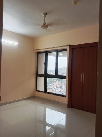 Room in 3 BHK Apartment at Merlin The One, Tollygunge – for Rent