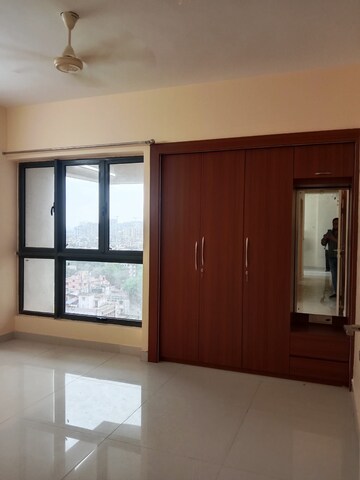 Room in 3 BHK Apartment at Merlin The One, Tollygunge – for Rent