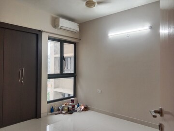 Room in 3 BHK Apartment at Merlin The One, Tollygunge – for Rent