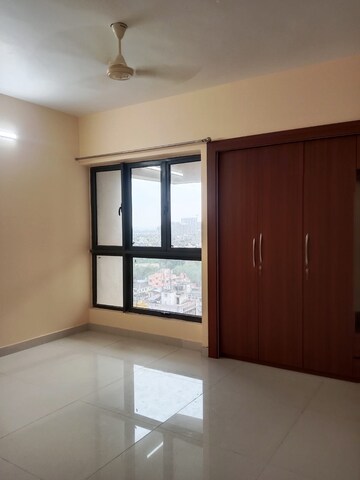Room in 3 BHK Apartment at Merlin The One, Tollygunge – for Rent