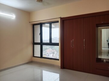 Room in 3 BHK Apartment at Merlin The One, Tollygunge – for Rent