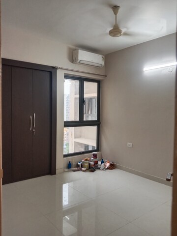 Room in 3 BHK Apartment at Merlin The One, Tollygunge – for Rent