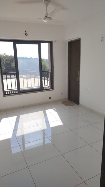 Room in 3 BHK Apartment at Gala Orchid Sky, Shela – for Rent