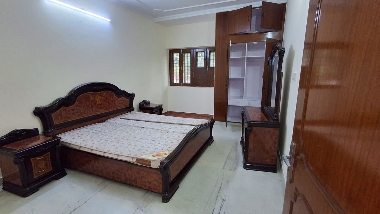 3 BHK + Extra Room Apartment For Rent in Sarita Vihar Pocket-C RWA
