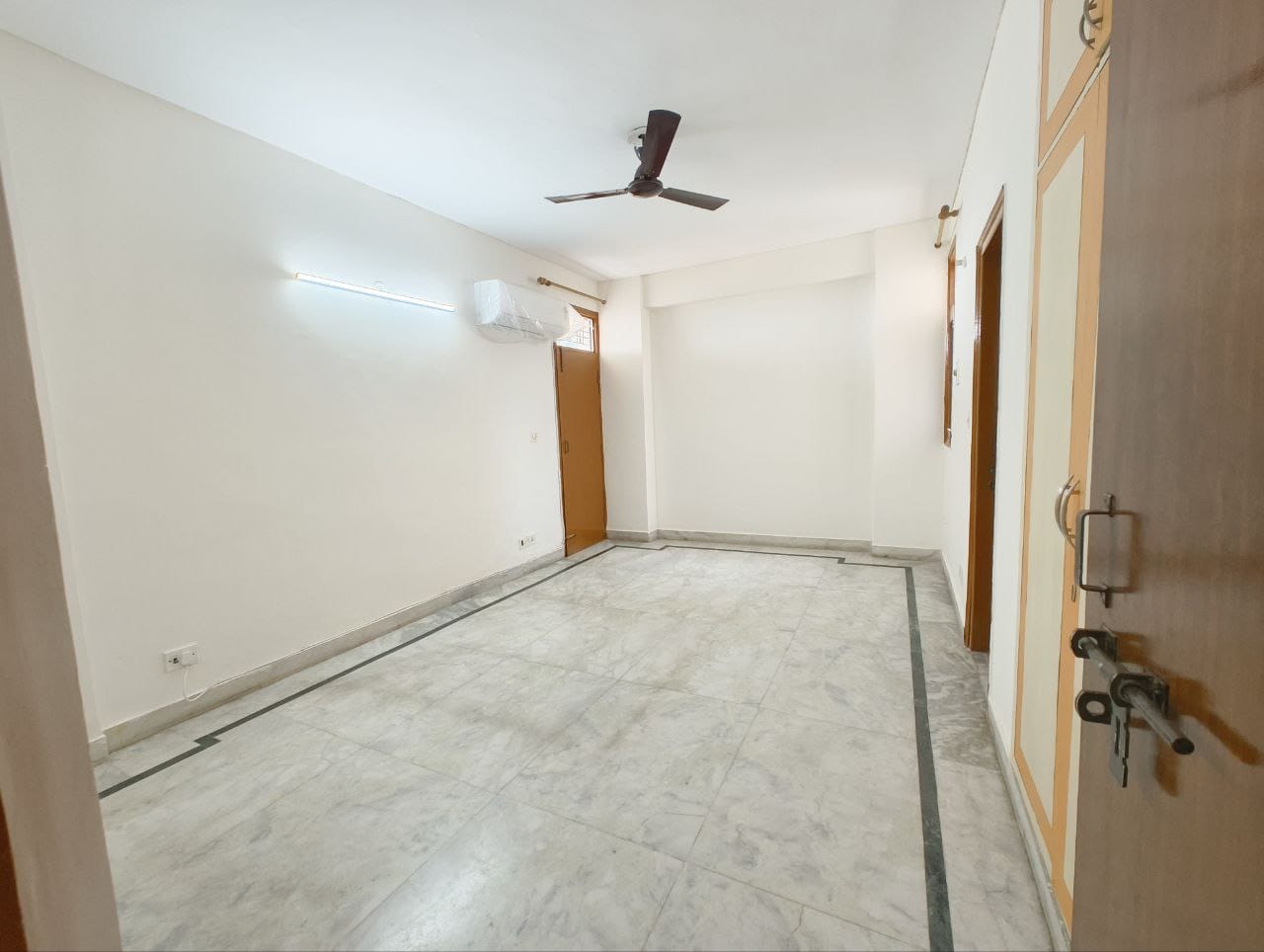 3.5 BHK + Servant Room Apartment For Rent in Professors Enclave