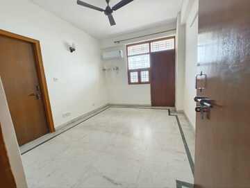 Room in 3.5 BHK Apartment at Professors Enclave, Sector 56 – for Rent