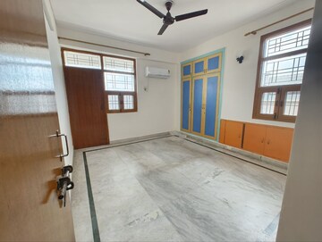 Room in 3.5 BHK Apartment at Professors Enclave, Sector 56 – for Rent