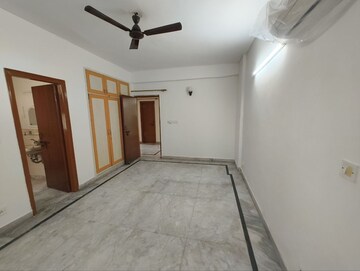 Room in 3.5 BHK Apartment at Professors Enclave, Sector 56 – for Rent