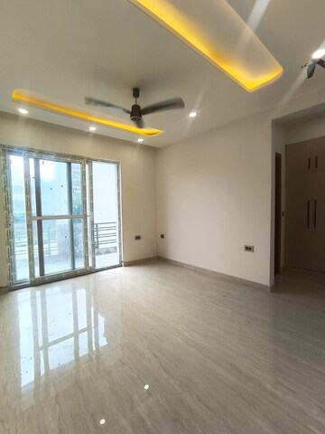 Room in 4 BHK Builder Floor at Green Fields Colony – for Sale