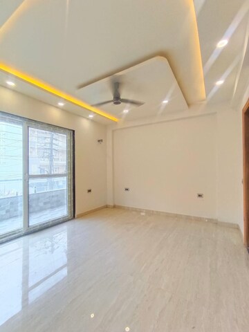 Room in 4 BHK Builder Floor at Green Fields Colony – for Sale