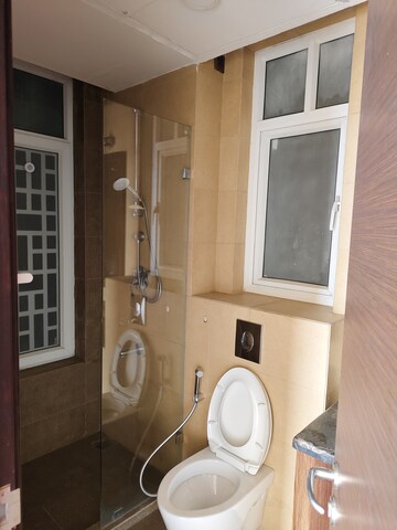 Bathroom in 4 BHK Apartment at Parsvnath Exotica, Sector 53 – for Rent