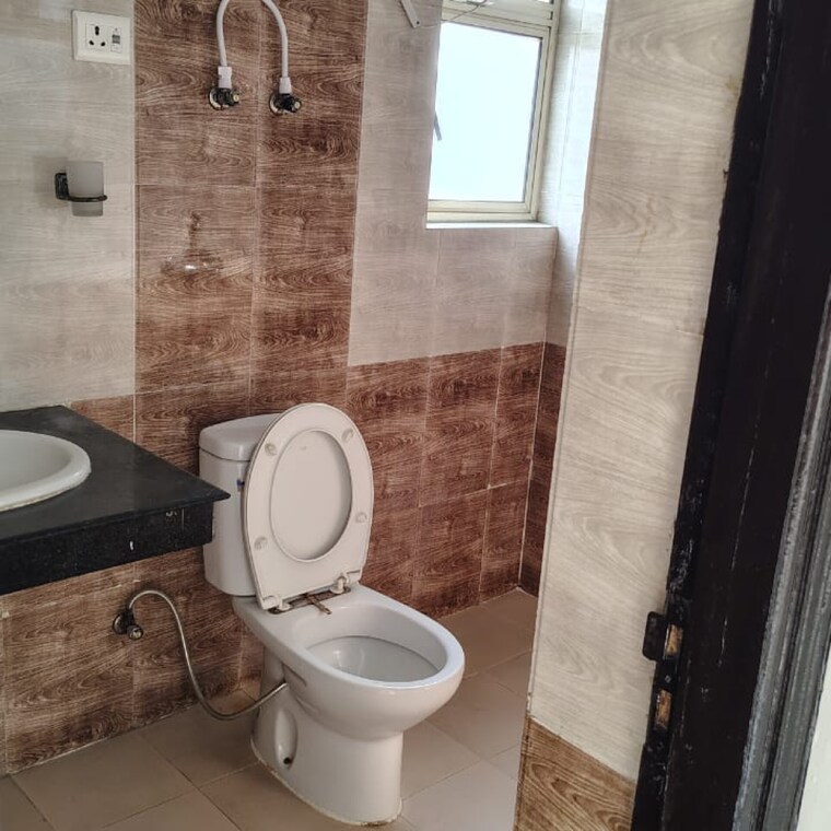 Bathroom, nimbus-the-hyde-park 3.5 Bedroom 1835 Sq.Ft. Apartment In Sector 78 Noida 9162936