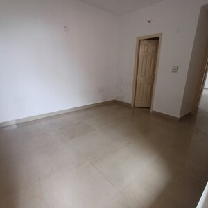 Room in 2 BHK Apartment at Supertech Cape Town, Sector 74 – for Sale