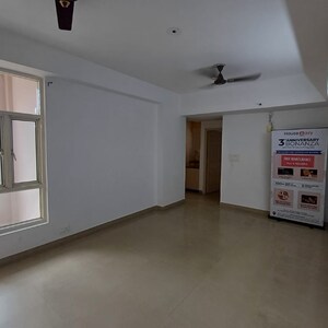 Room in 2 BHK Apartment at Supertech Cape Town, Sector 74 – for Sale