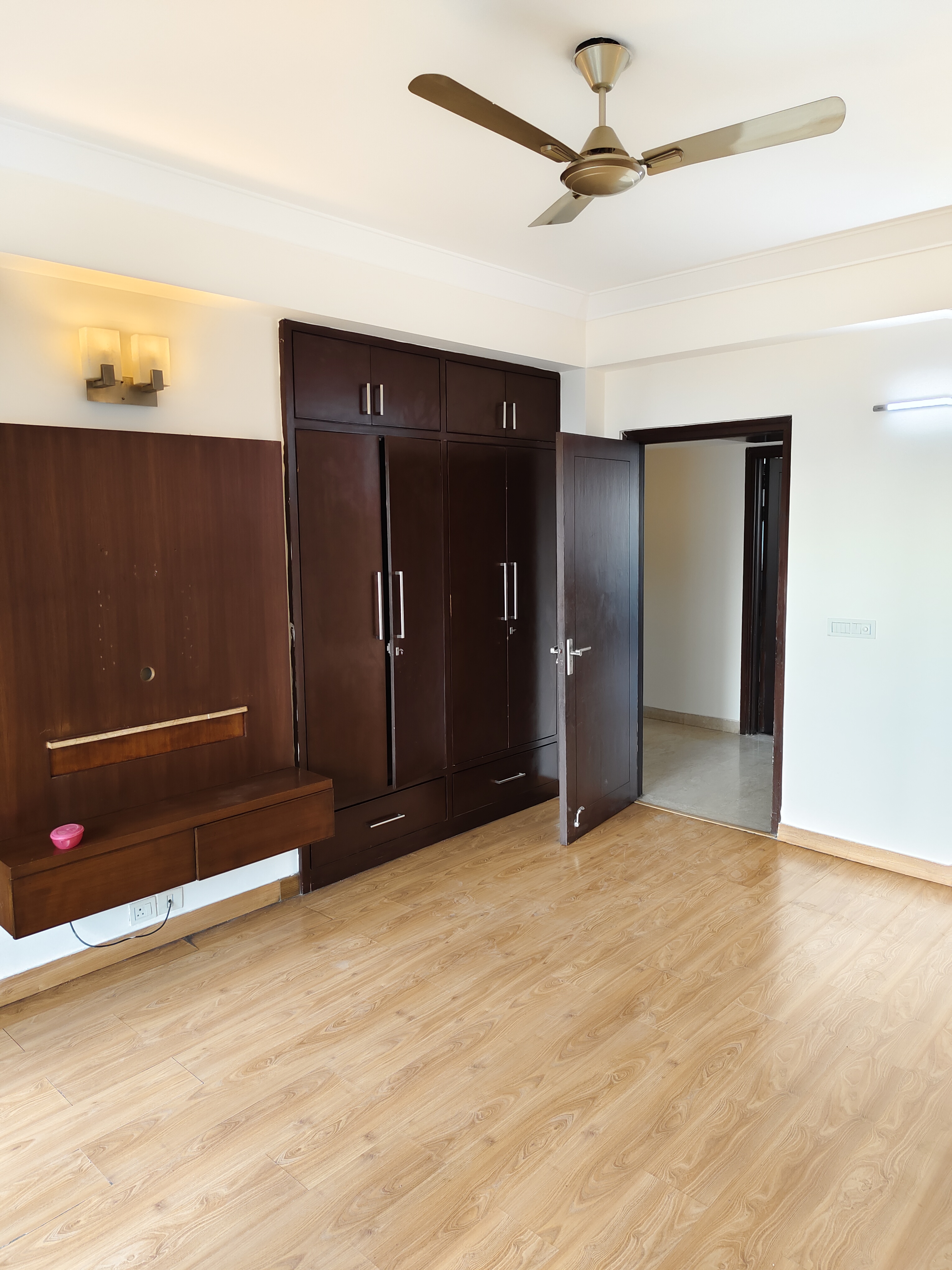 3 BHK + Servant Room Apartment For Sale in Parsvnath Exotica
