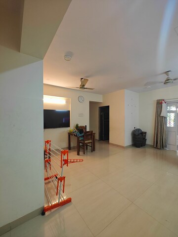 Room in 2 BHK Apartment at NRI Complex Phase 2, Seawoods – for Rent