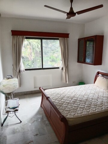 Bedroom in 3 BHK Apartment at Langford Town – for Rent