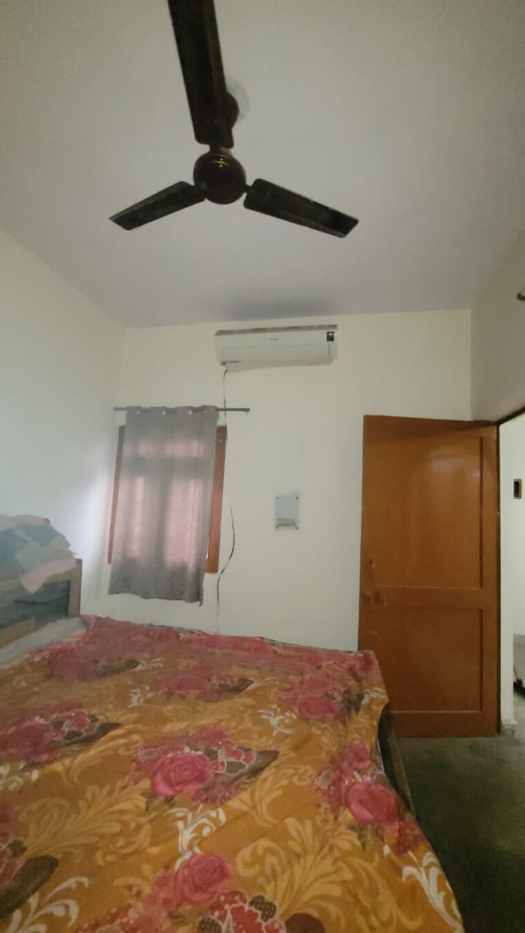 Bedroom, gtb enclave 3 Bedroom 900 Sq.Ft. Apartment In Gtb Enclave Delhi 9163068