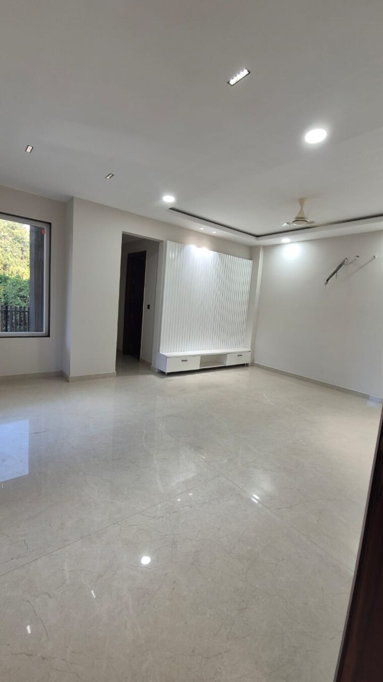 Room, sector 21c 4 Bedroom 4500 Sq.Ft. Builder Floor In Sector 21c Faridabad 9163106