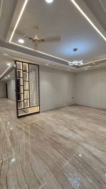 Room in 4 BHK Builder Floor at Sector 21c – for Sale