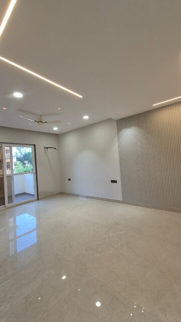 Room in 4 BHK Builder Floor at Sector 21c – for Sale