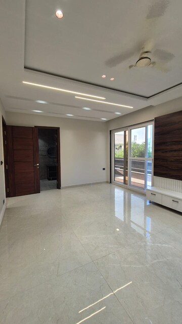 Room in 4 BHK Builder Floor at Sector 21c – for Sale