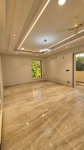 Room in 4 BHK Builder Floor at Sector 21c – for Sale